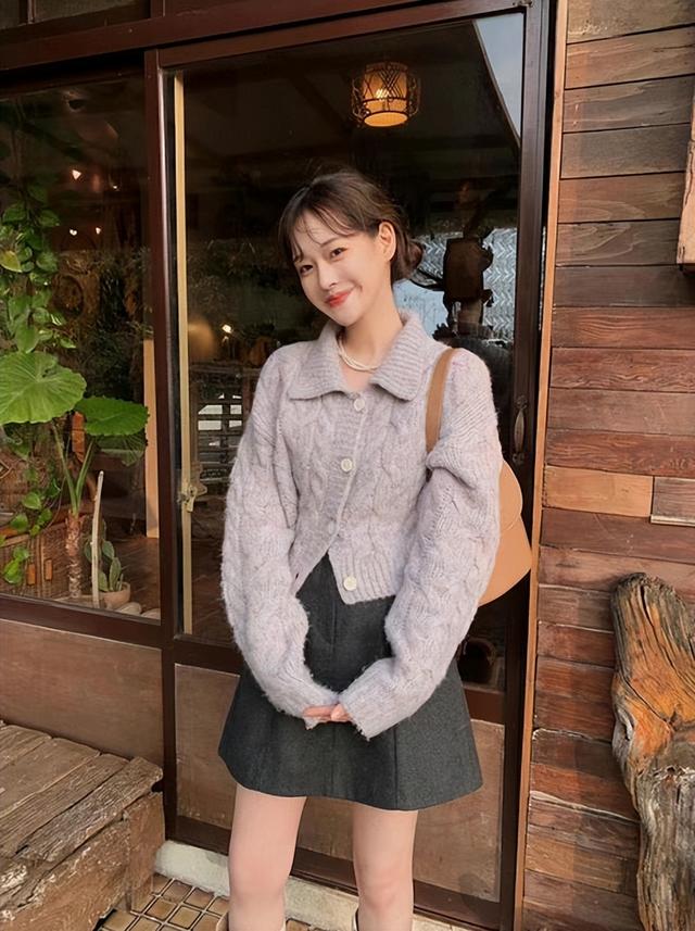 这位韩国小姐姐将衣服当作调色盘,轻松穿出春季氛围感