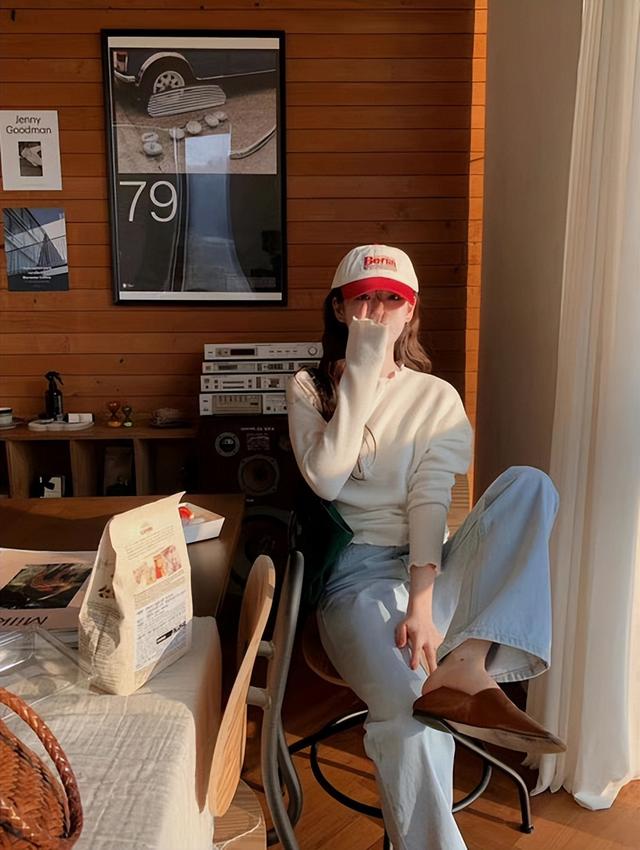 这位韩国小姐姐将衣服当作调色盘,轻松穿出春季氛围感