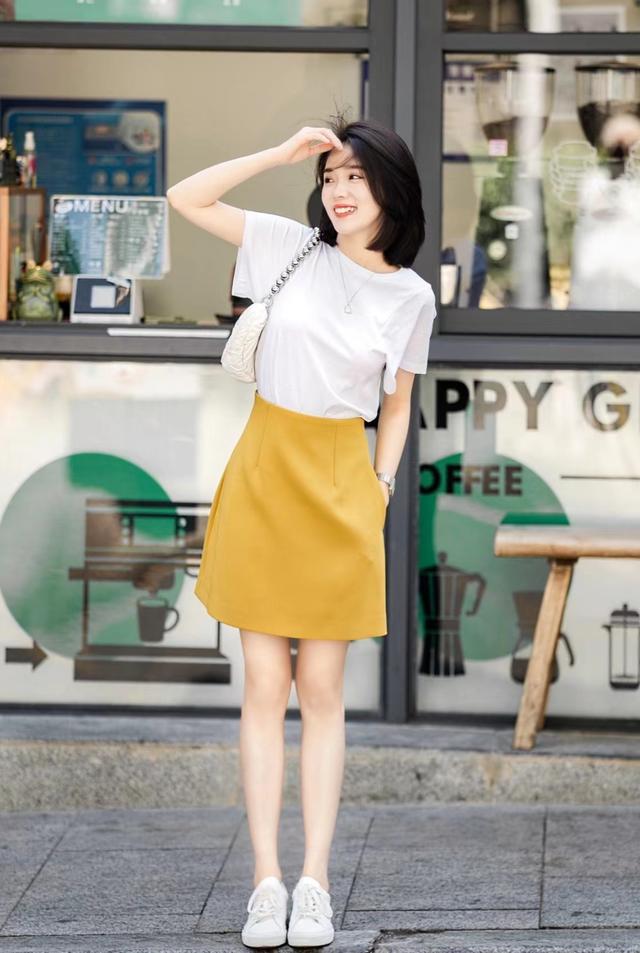 夏天穿衣建议:颜色要淡、版型要宽,适当露肤才清爽气质