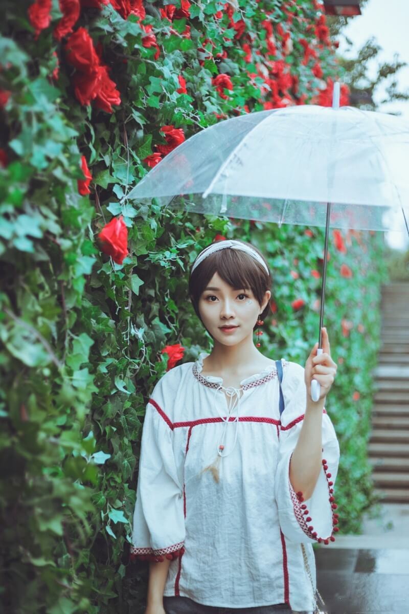 小清新萌妹子雨中撑伞唯美文艺街拍写真