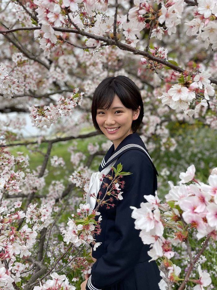 最适合穿校服的日本元气女孩竹内诗乃