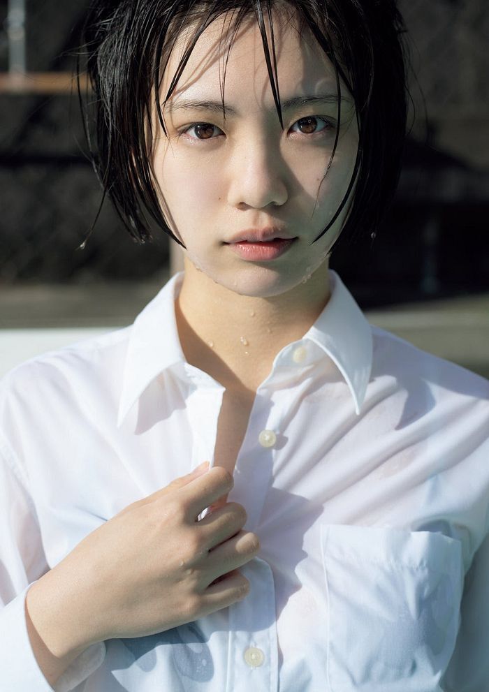 最适合穿校服的日本元气女孩竹内诗乃