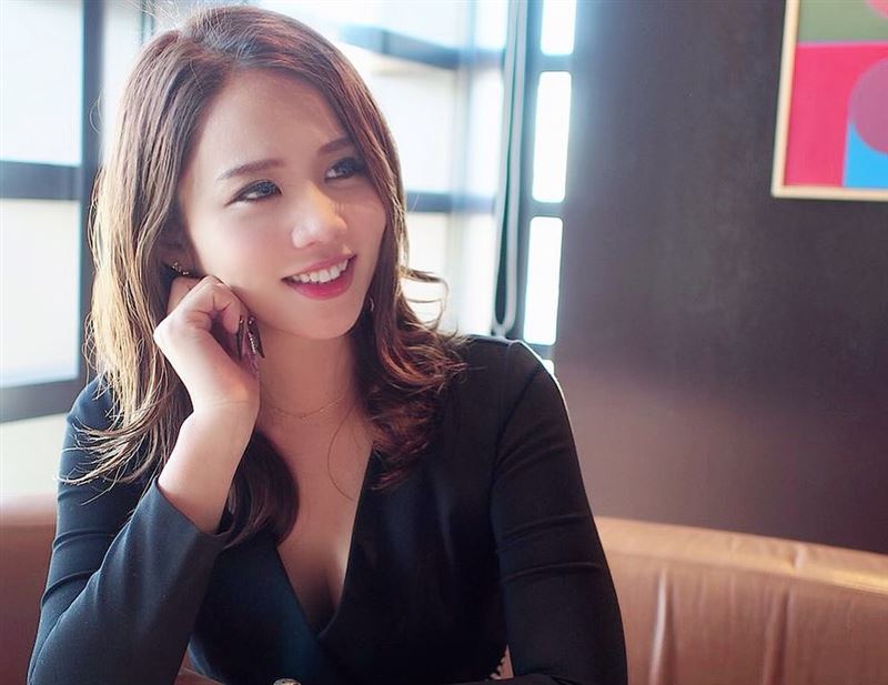 AV女优、东大硕士、新闻记者:惊艳日本文坛的作家铃木凉美,人生故事超精彩