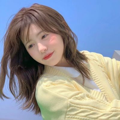 和漂亮的月嫂一起照顾孩子 我省了好多心