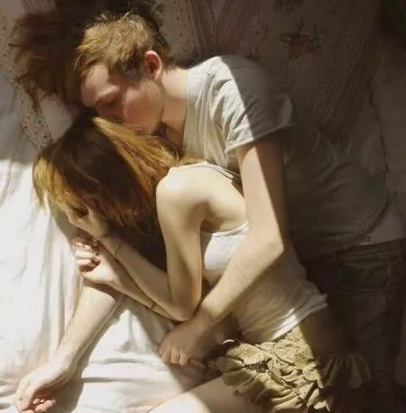 男生为什么喜欢从后面抱女生 男生为什么喜欢从后面抱女生