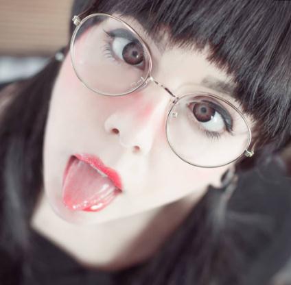 阿黑颜什么意思及这么来的（阿黑颜表情动作真人）