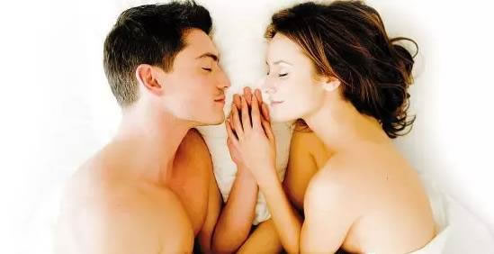 男生裸睡是什么体验 舒服吗(男女裸睡真实感受)