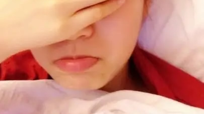 撇嘴表情包是什么意思，女生发撇嘴表情包怎么回复