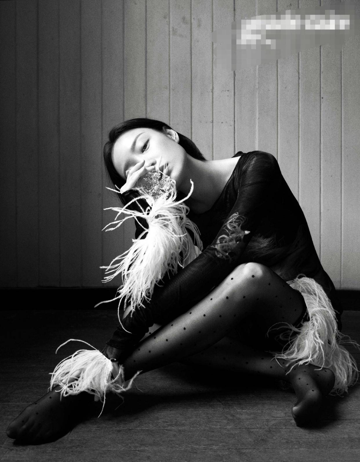 倪妮最新大片时尚衣服配皮草大衣，又美又拽太爱了