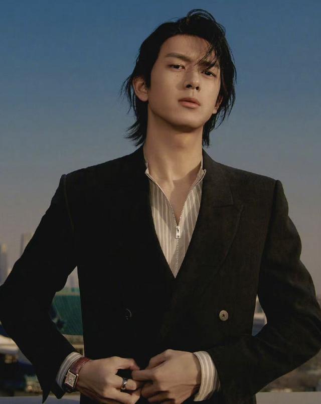 今年流行这3种“发型”：锡纸烫、寸头和长发，雅痞帅气又高级