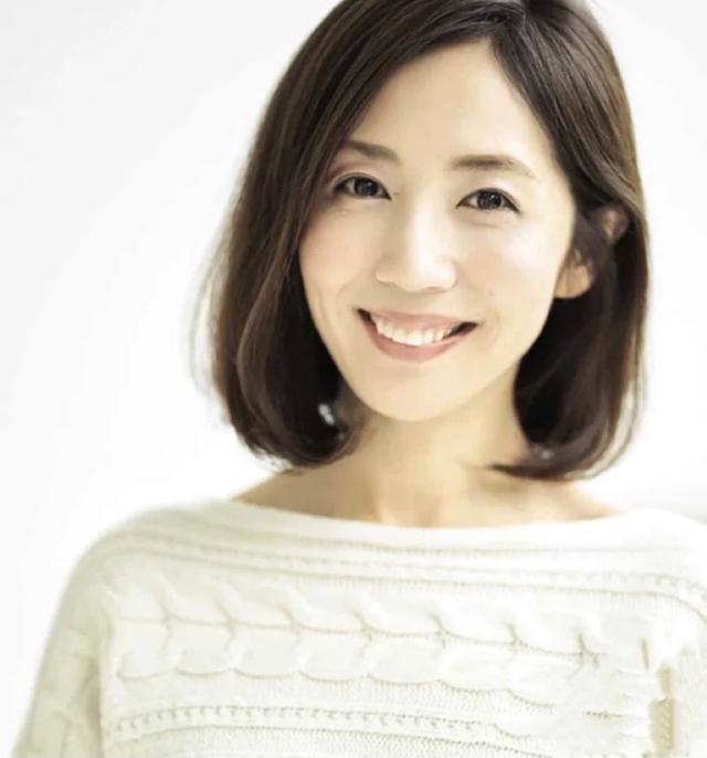 人到中年选对发型很关键，几款好看又减龄的发型太优雅了