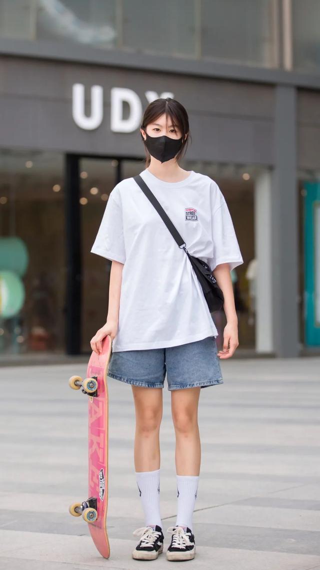 济南街拍:40度高温也挡不住潮人出街比美,这次你pick谁