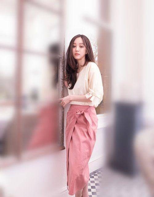 郑丽媛随便穿都很美,给人舒服清爽的感觉!