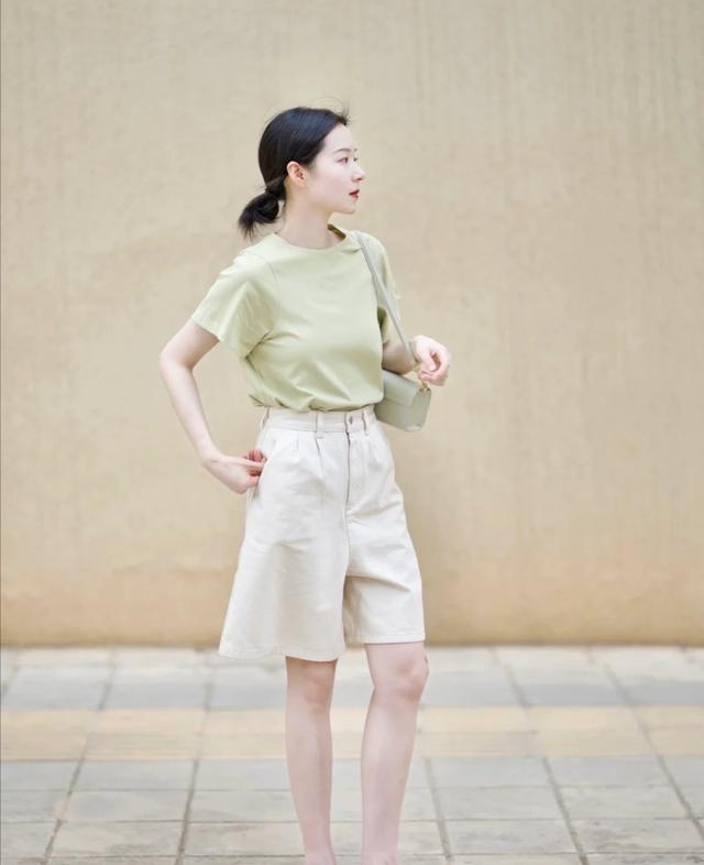 女人会不会穿看这三点！穿对衣服时尚减龄，穿不对身材浪费