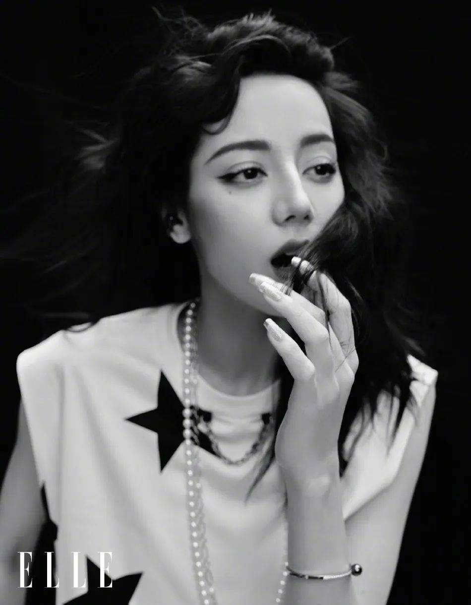 迪丽热巴仲夏靓丽写真！异域风情绝色美女太惊艳