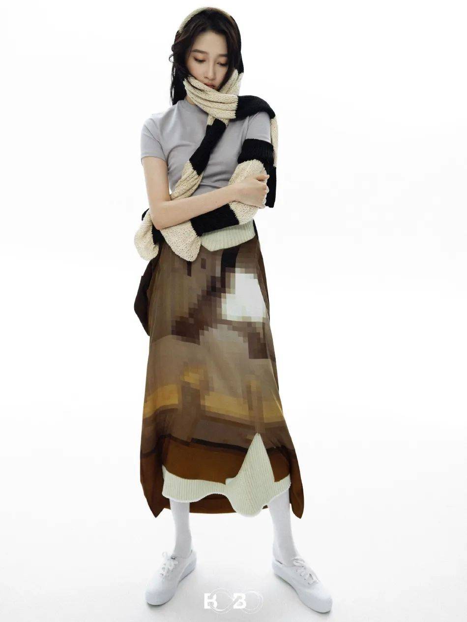 关晓彤写真大秀娇嫩香肩!大长腿性感迷人太有女人味