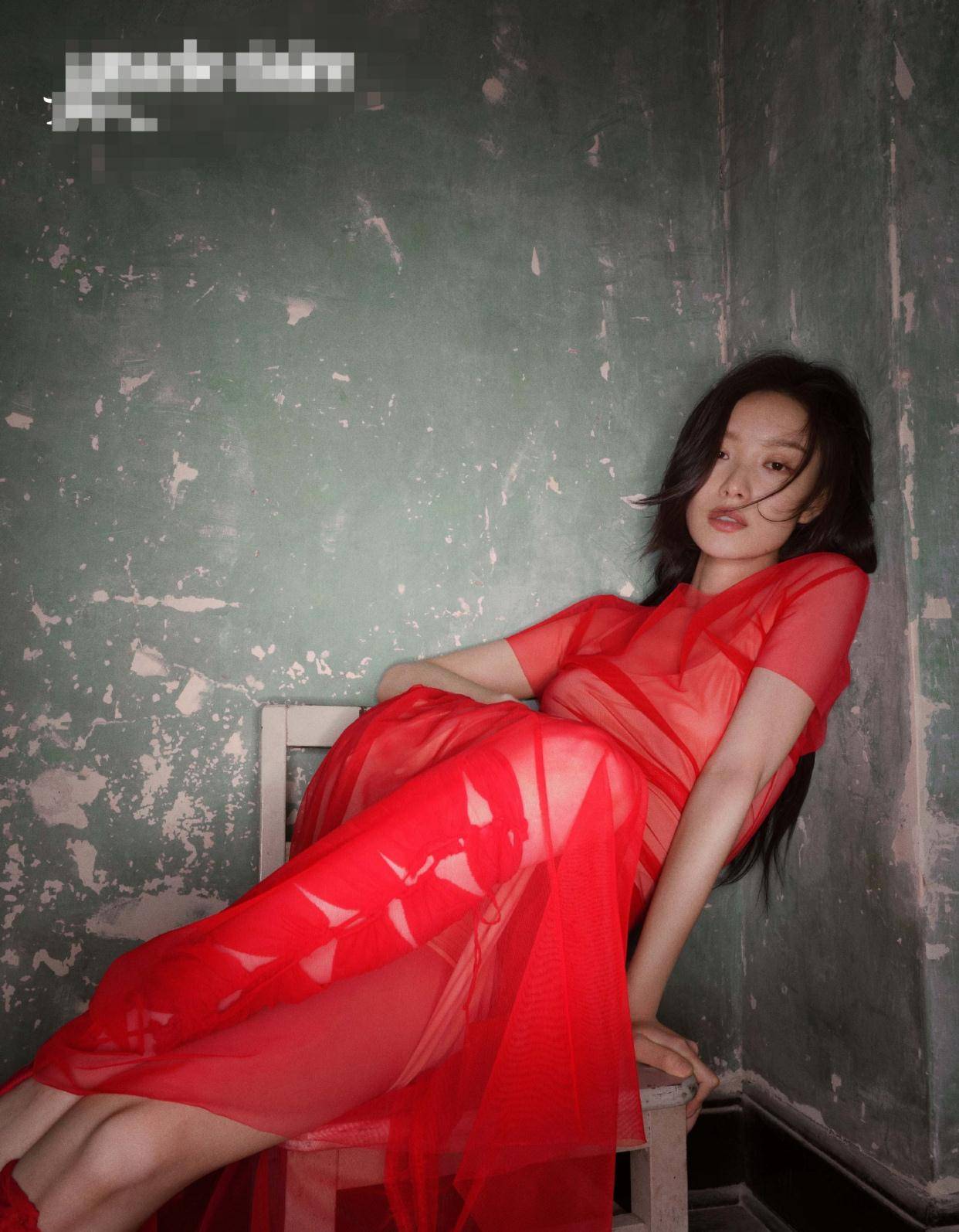 倪妮最新大片时尚衣服配皮草大衣，又美又拽太爱了