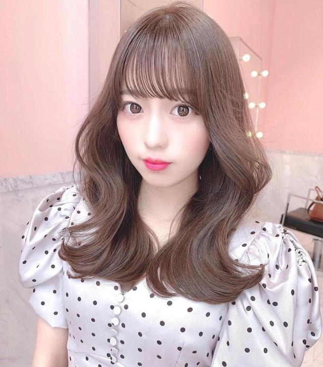 今秋别留黑长直了，试试这“4种”气质发型，减龄还显脸小