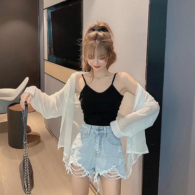 夏天穿衣建议:颜色要淡、版型要宽,适当露肤才清爽气质