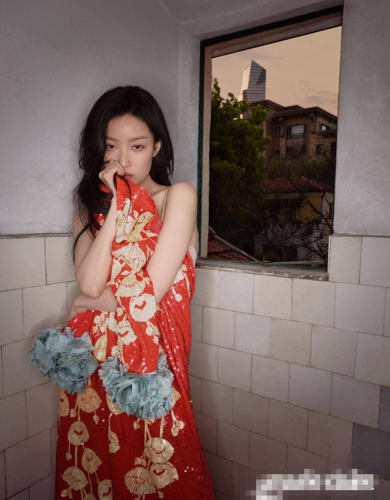 倪妮最新大片时尚衣服配皮草大衣，又美又拽太爱了