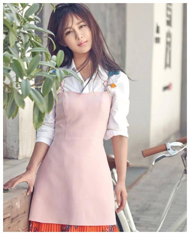 短发的杨紫很可爱，但她的长发旧照简直甜到上头！