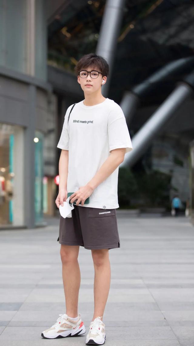 济南街拍:40度高温也挡不住潮人出街比美,这次你pick谁