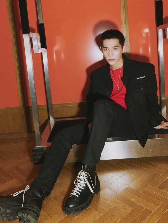 今年流行这3种“发型”：锡纸烫、寸头和长发，雅痞帅气又高级