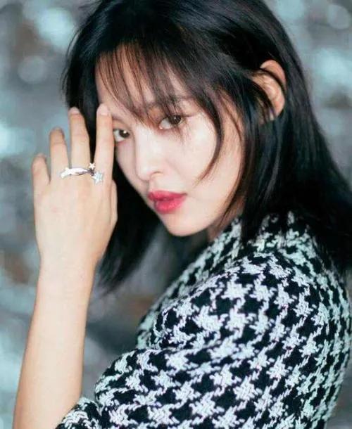 只剪不烫又好看的中长发有哪些?简约时尚的锁骨发好打理还显脸小