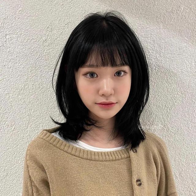 只剪不烫又好看的中长发有哪些?简约时尚的锁骨发好打理还显脸小