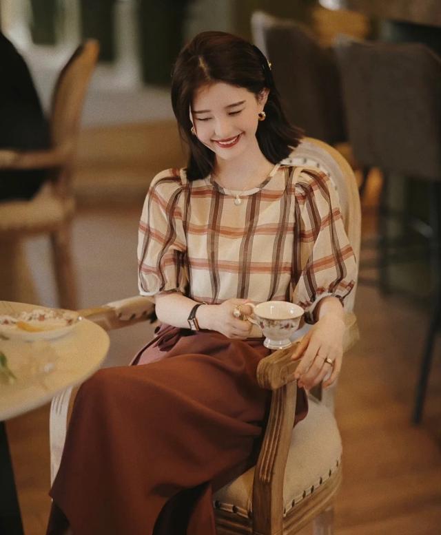 女人会不会穿看这三点！穿对衣服时尚减龄，穿不对身材浪费