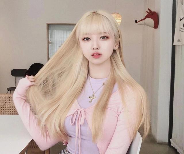 今秋别留黑长直了，试试这“4种”气质发型，减龄还显脸小