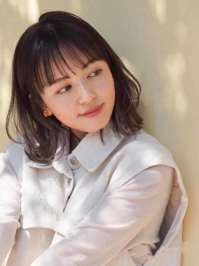 人到中年选对发型很关键，几款好看又减龄的发型太优雅了