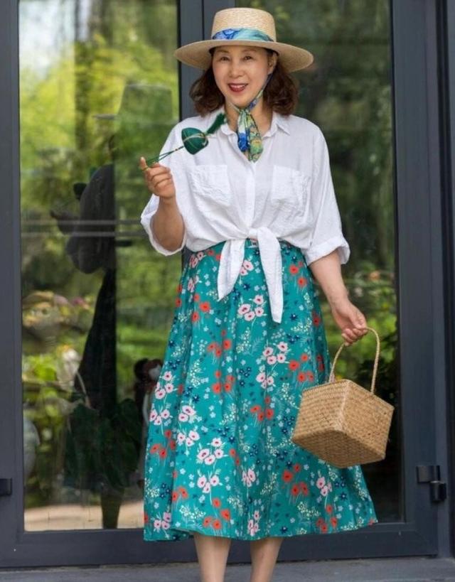 有品位的女人穿衣打扮遵循“三穿三不穿”原则,大方得体还有气质