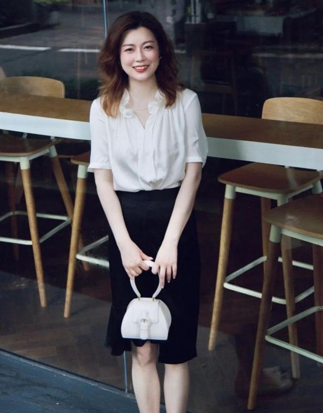 有品位的女人穿衣打扮遵循“三穿三不穿”原则,大方得体还有气质