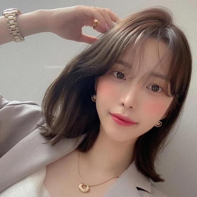 只剪不烫又好看的中长发有哪些?简约时尚的锁骨发好打理还显脸小