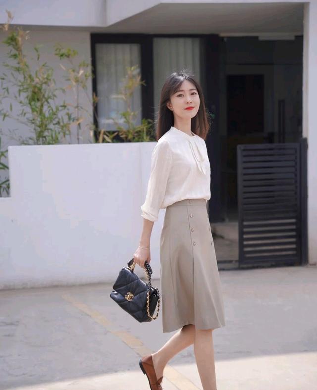 简约大方不追潮流，这样的穿衣打扮才美得高级大气！