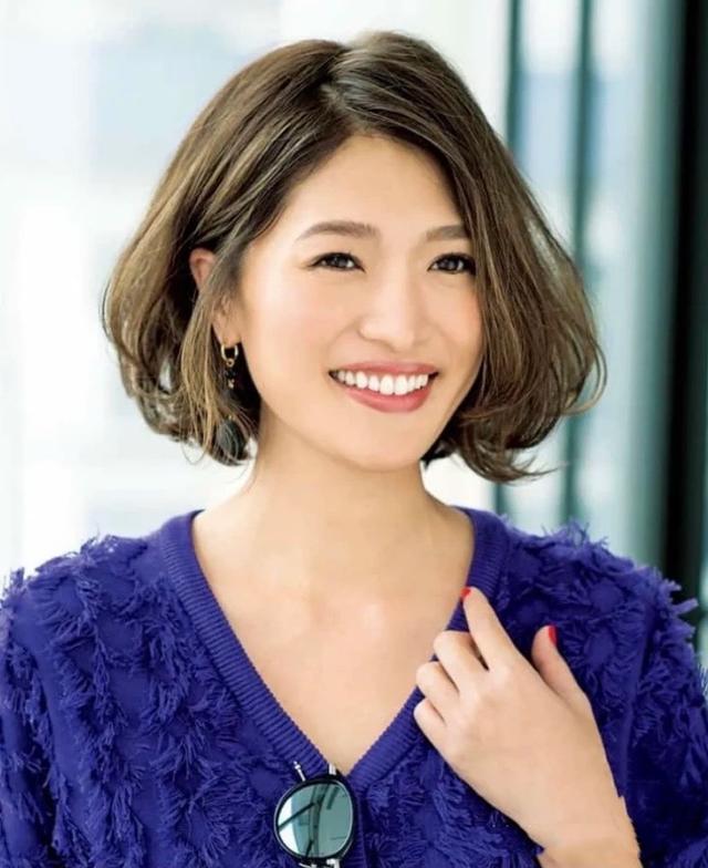 人到中年选对发型很关键，几款好看又减龄的发型太优雅了