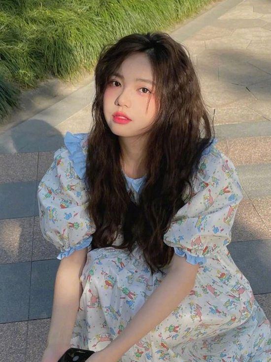 今年流行这3种“发型”:马尾辫、丸子头和油画卷,时髦又俏皮