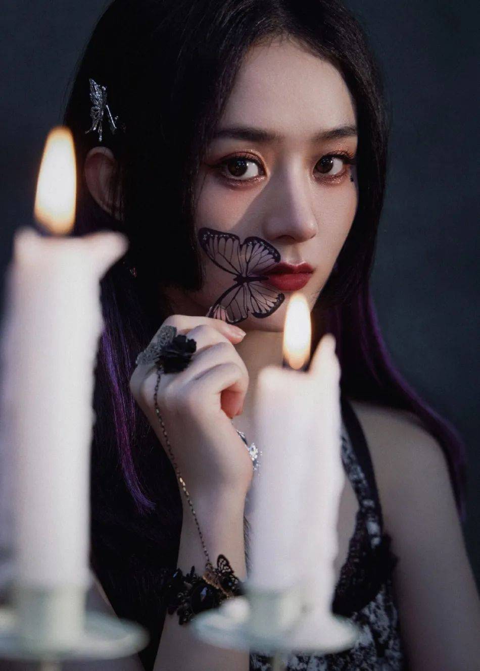 赵丽颖穿蕾丝露肩裙如暗黑魔女！魅力不可小觑