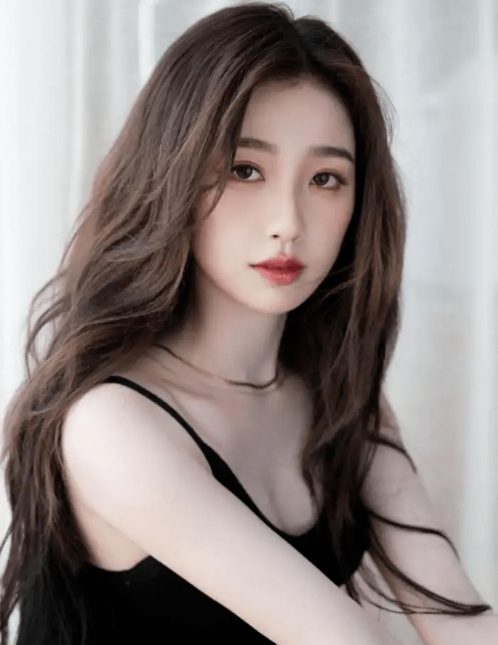 虞书欣穿性感挂脖露脐衫大秀美背!性感靓丽俏皮可人
