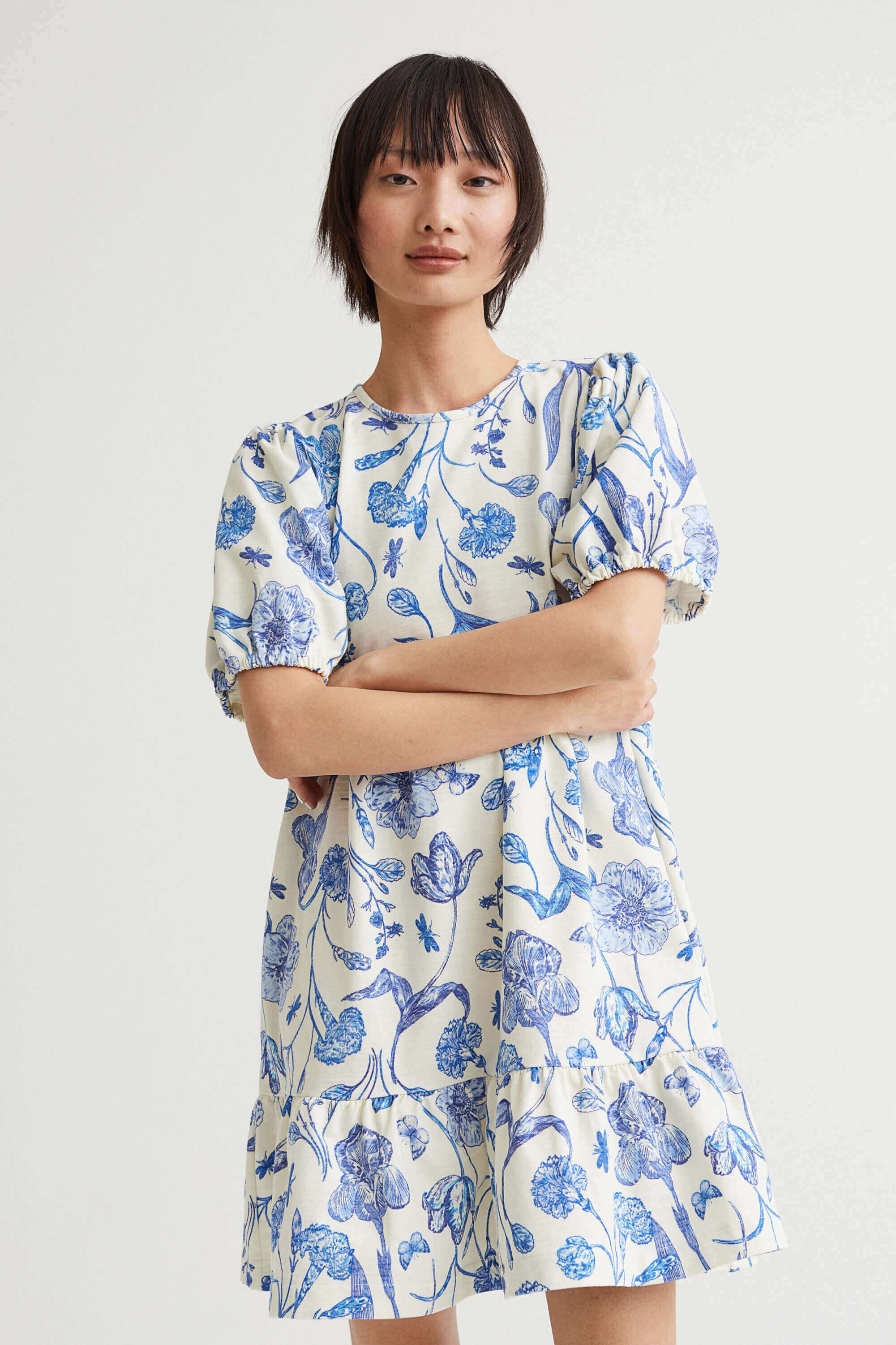 以蓝白色调与印花徜徉于蔚蓝海岸:H&M全新夏日度假系列