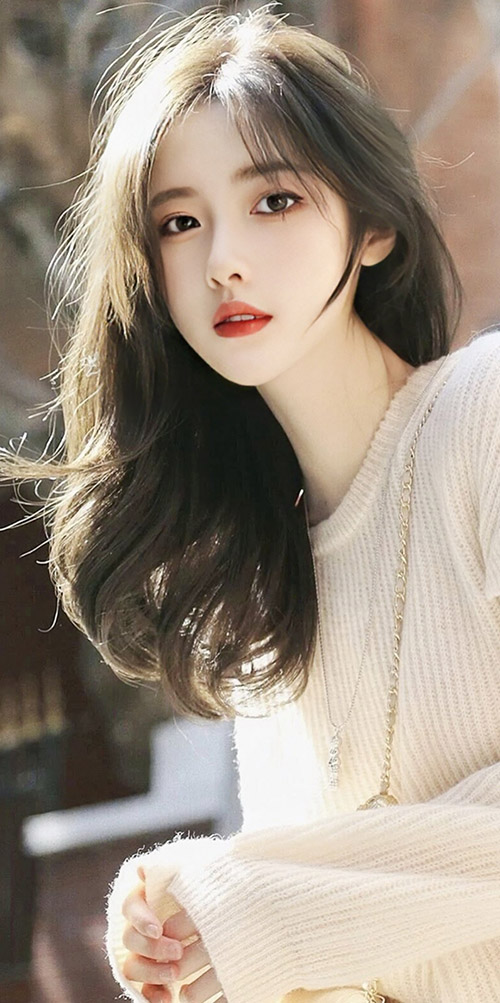 老板让我陪两个外国人吃饭 还让我晚上伺候好他们