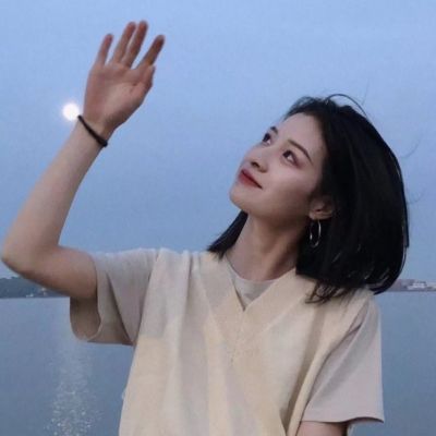 在停车场要了女朋友三次 直到妈妈打电话才放开她