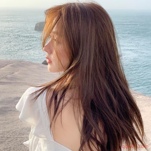 女同桌让我伸进她的裤子里 照做以后差点被老师发现