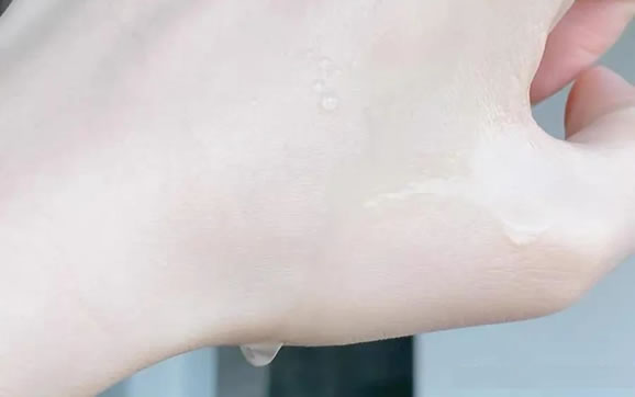 化妆水和爽肤水一样吗(化妆水如何选择)