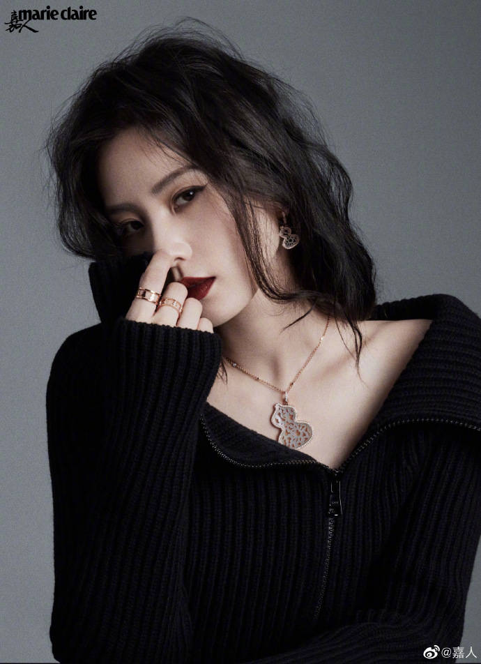 刘诗诗黑白写真性感酷飒！曼妙身材魅力不可小觑