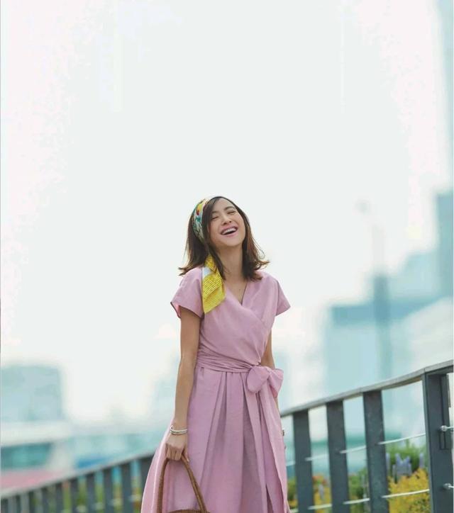 不刻意“扮嫩”却时尚又显年轻，日本主妇的穿衣搭配值得学