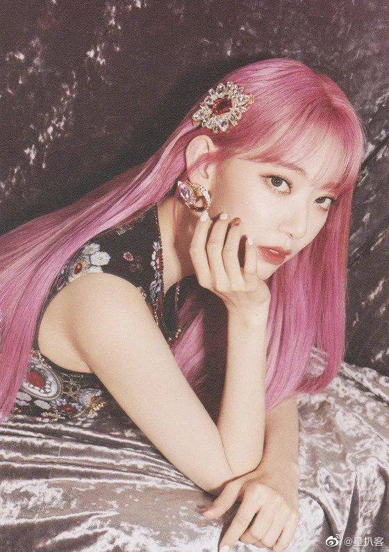 日本女星宮脇咲良写真大秀长腿,五官精致太美丽!