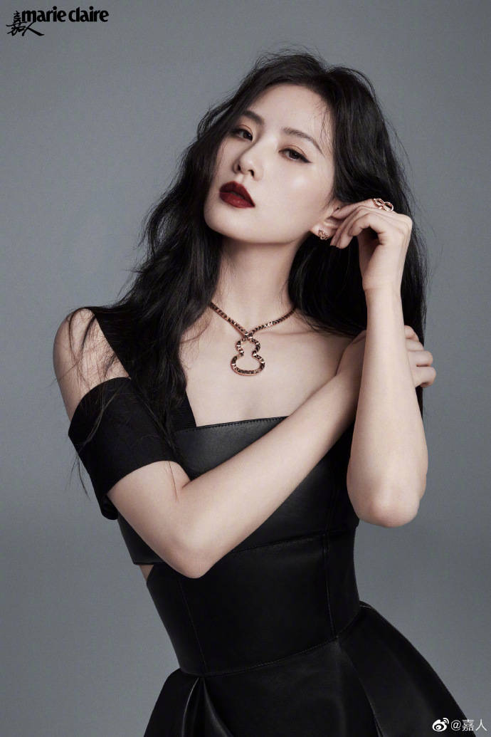 刘诗诗黑白写真性感酷飒！曼妙身材魅力不可小觑