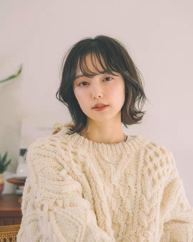 “治愈系”精灵短卷发有多美?看这9款发型就知道,甜酷飒不显老